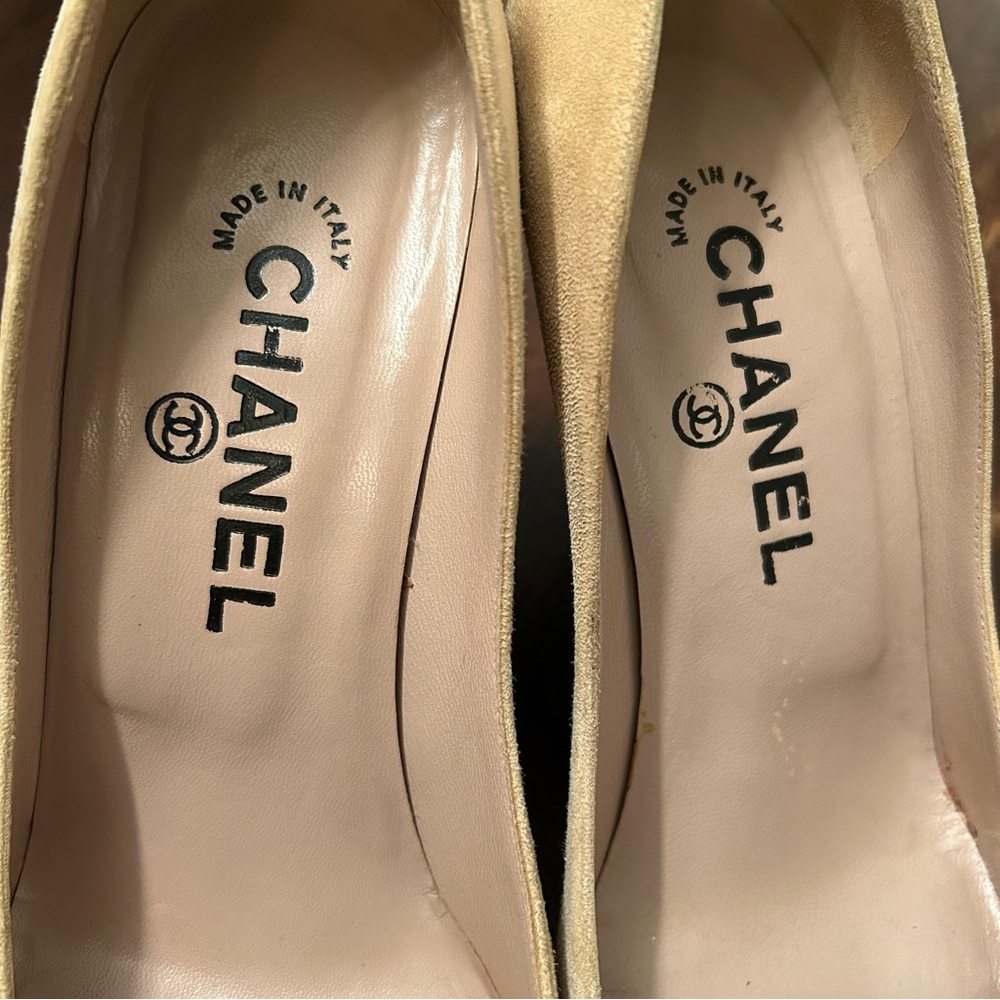 Chanel | suede heels size 38 - Picture 10 of 10